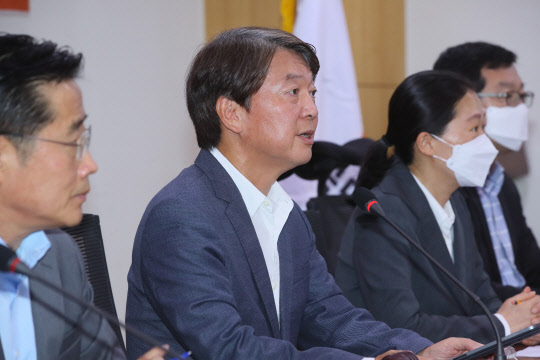 국민의당 안철수 대표가 28일 국회 의원회관에서 열린 최고위원회의에서 발언하고 있다. 연합뉴스